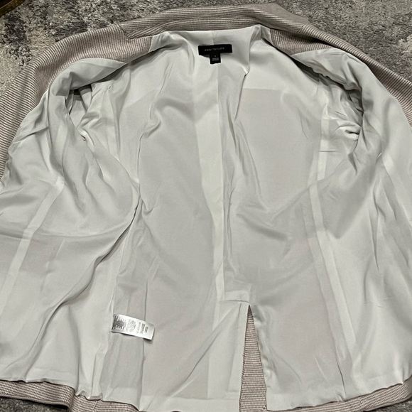 Ann Taylor white and tan micro houndstooth pattern classic blazer - Picture 5 of 8